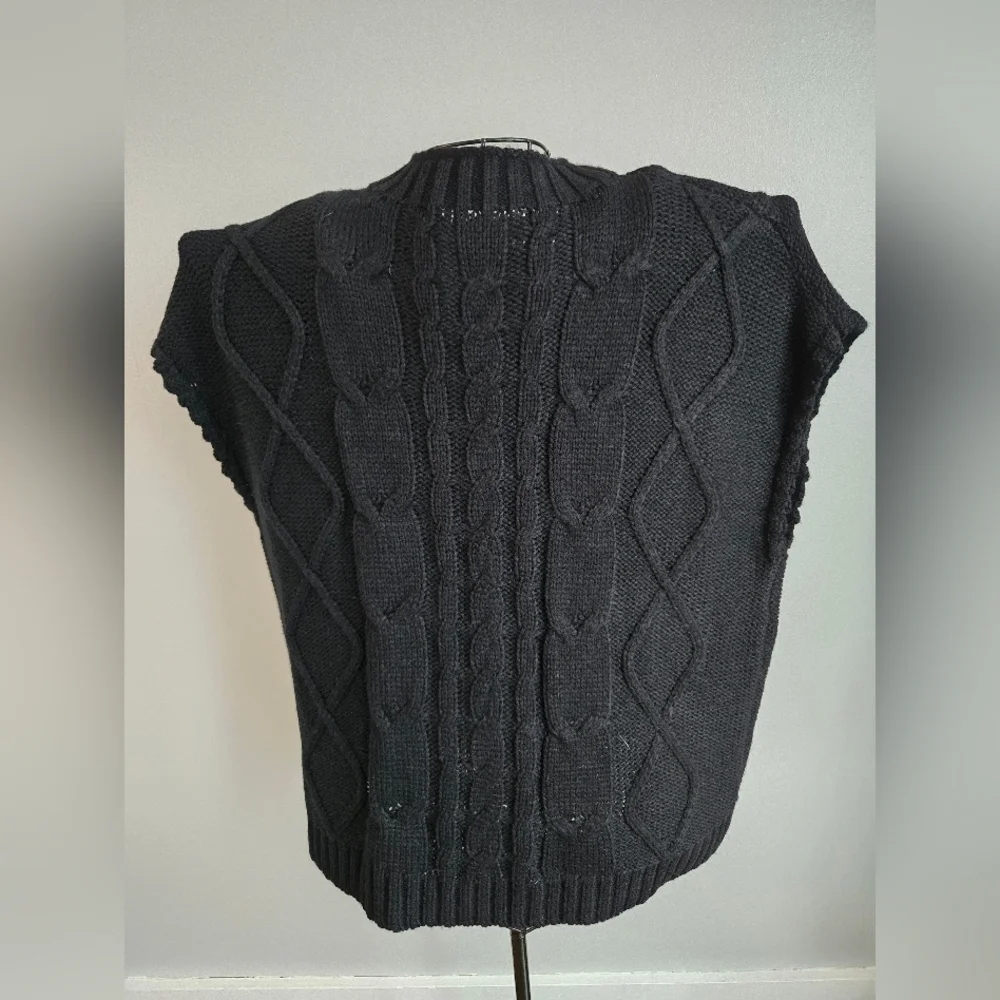 NWOT Black Cable Knit Bow Vest Short Sleeve Sweater